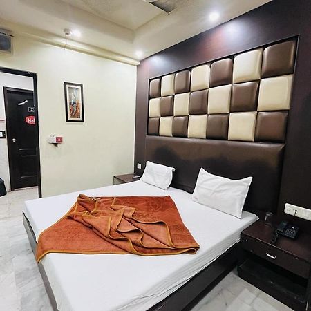 Spot Inn Hostel Új-Delhi Kültér fotó