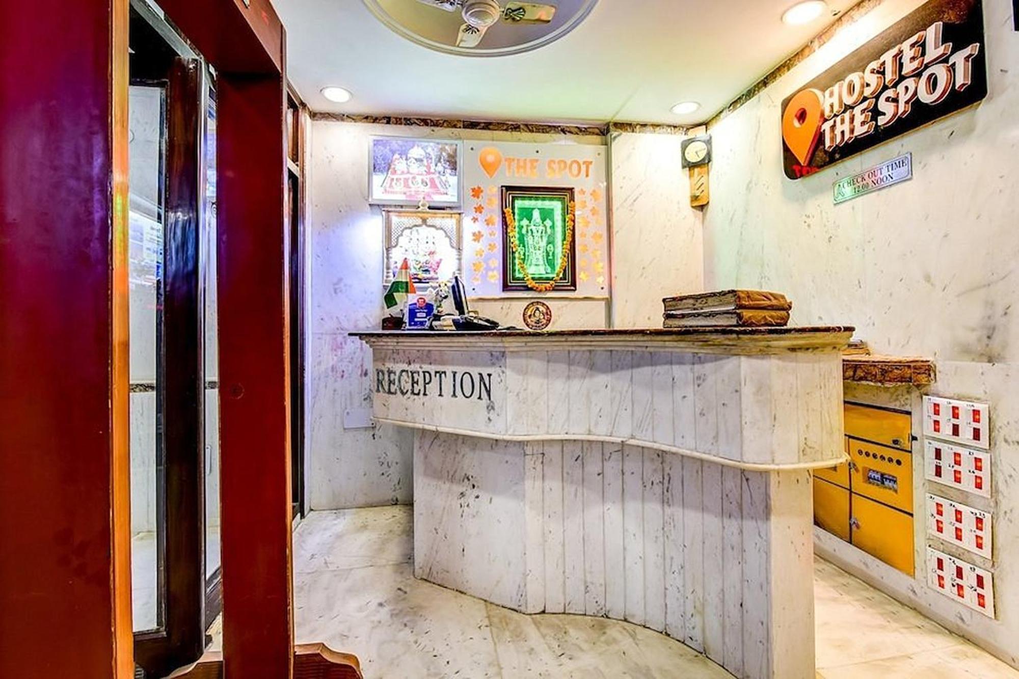 Spot Inn Hostel Új-Delhi Kültér fotó