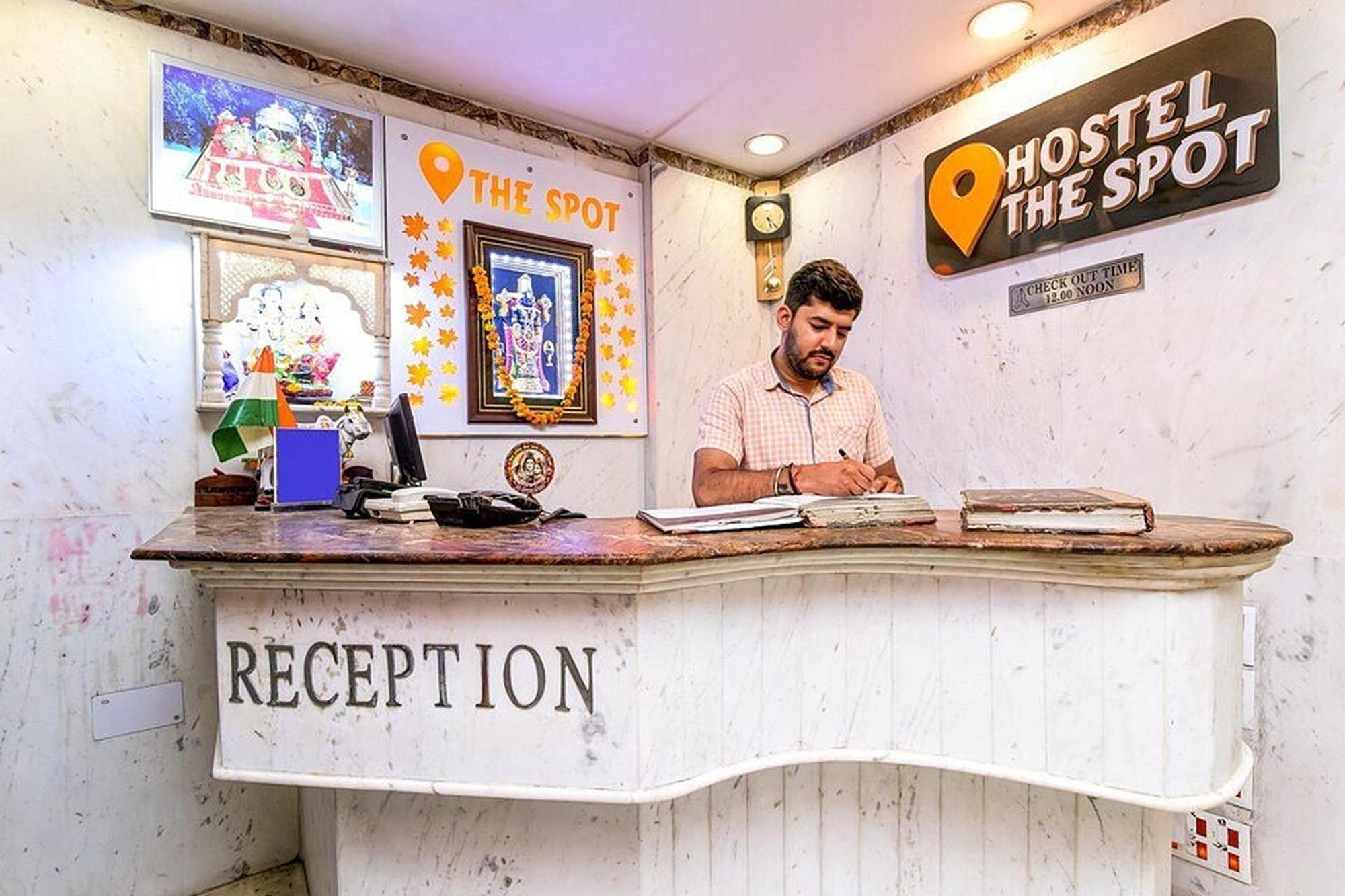 Spot Inn Hostel Új-Delhi Kültér fotó