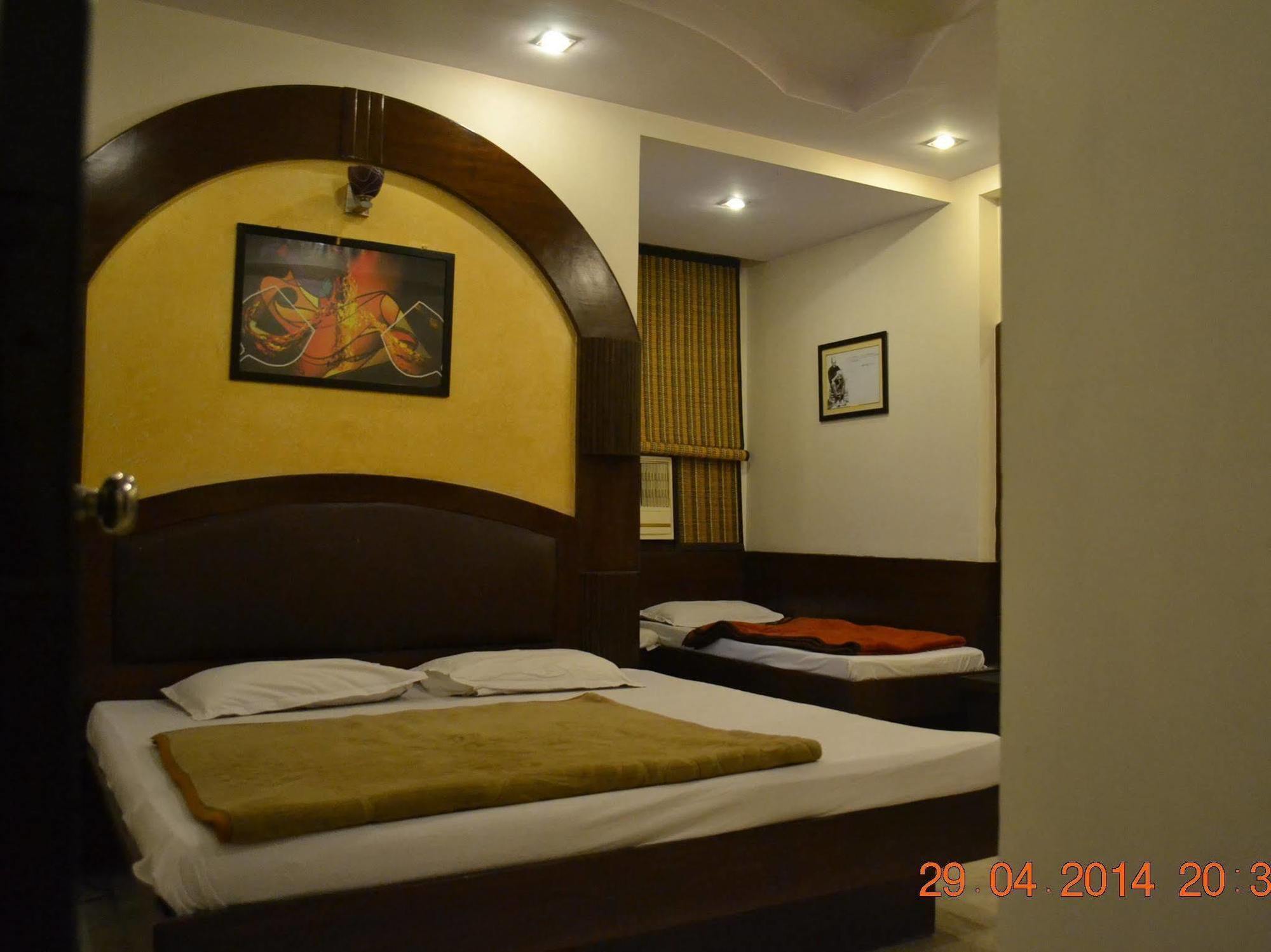 Spot Inn Hostel Új-Delhi Kültér fotó